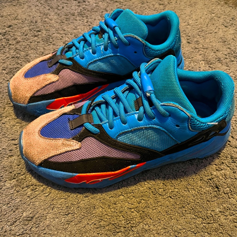 Yeezy Boost 700 Hi-Res Blue Size 9.5